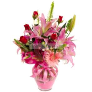 Pembe Lilyum ve Gerbera Çiçekleri ve 5 Adet Kırmızı Gül Aranjman
