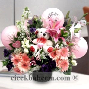Örme Sepet İçindePembe Kokulu lilyum,Gül,Gerbera ve Sevimli Oyuncak, Hoşgeldin Bebek